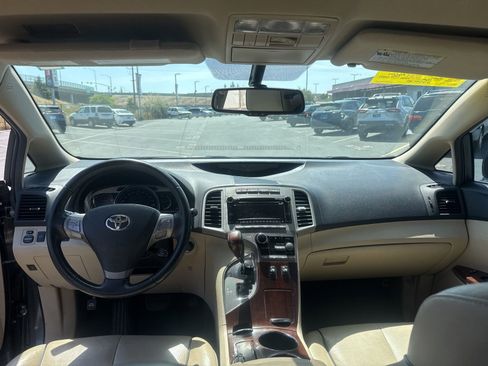 Used 2011 Toyota Venza w/ Premium Pkg #2 FWD image 17