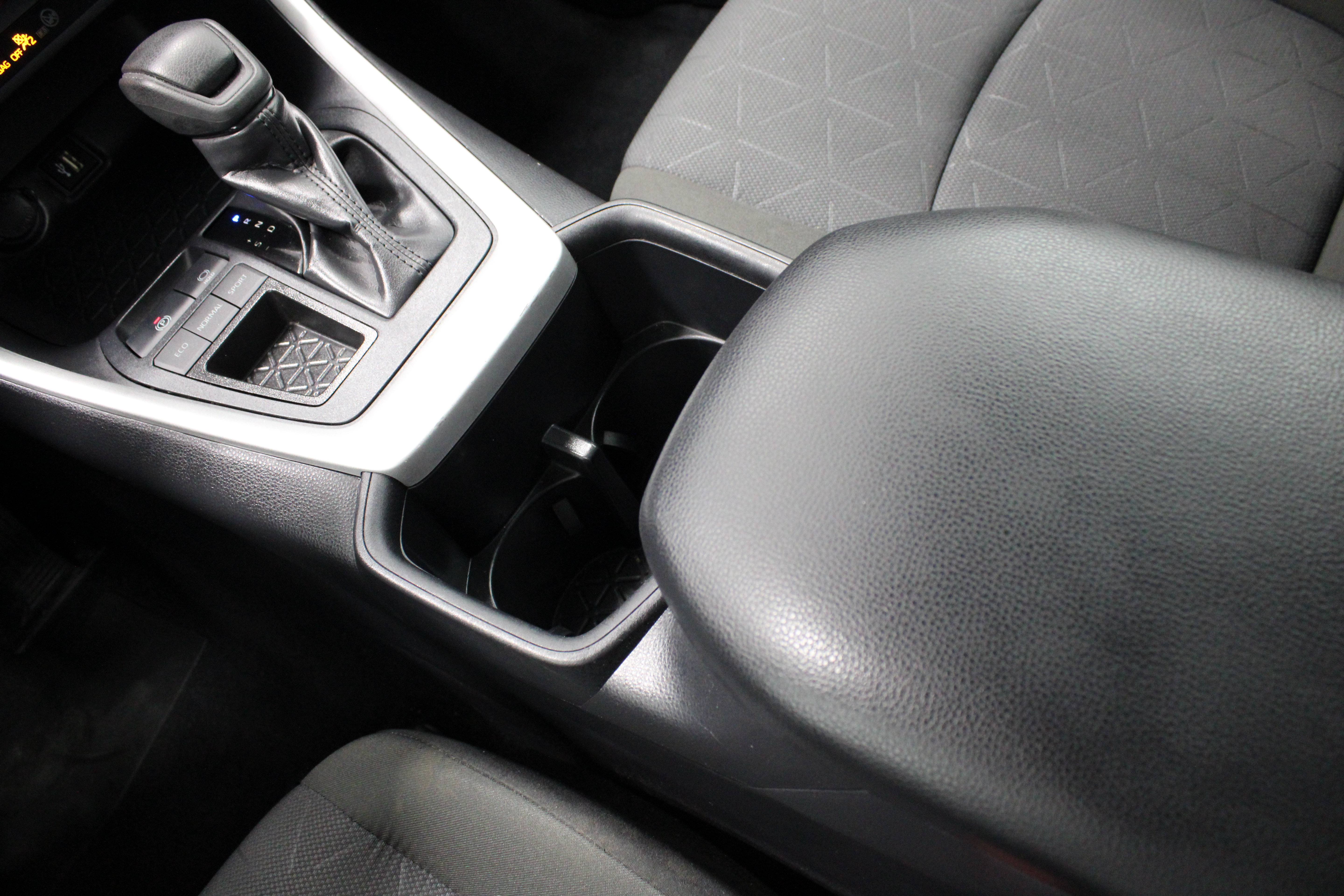 Used 2025 Toyota RAV4 XLE FWD image 17