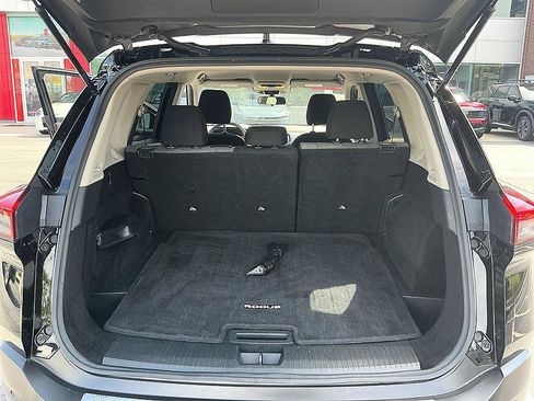 Certified 2021 Nissan Rogue SV FWD image 25