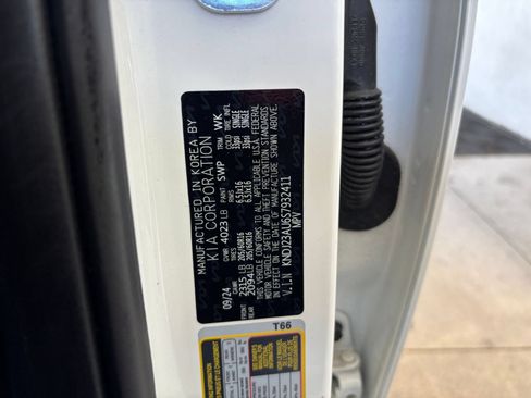 Used 2025 Kia Soul LX w/ LX Technology Package FWD image 29
