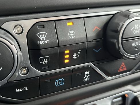 Used 2023 Jeep Wrangler Unlimited Sahara w/ Cold Weather Group image 32