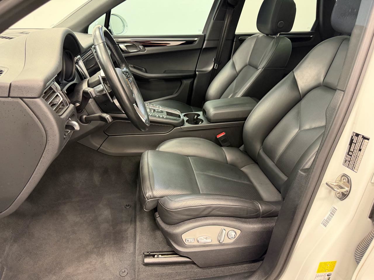 Used 2021 Porsche Macan AWD/4WD image 4