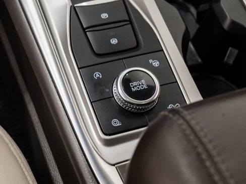 Used 2020 Ford Explorer Platinum w/ Premium Technology Package AWD/4WD image 23