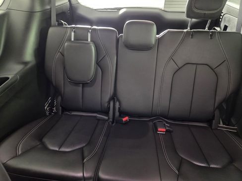 New 2026 Chrysler Pacifica Select FWD image 19