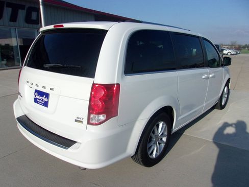 Used 2019 Dodge Grand Caravan SXT FWD image 3
