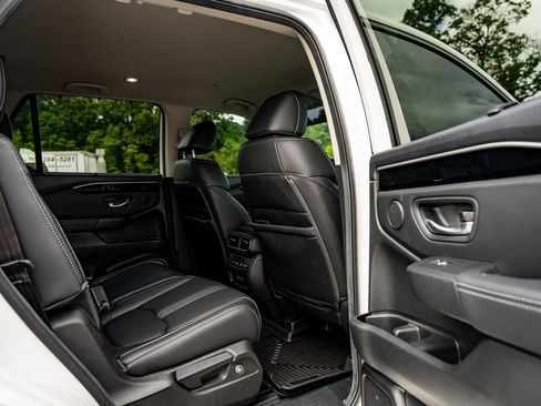 Used 2025 Honda Pilot EX-L image 13