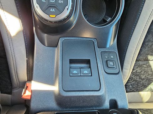 Used 2022 Ford Bronco Wildtrak image 12