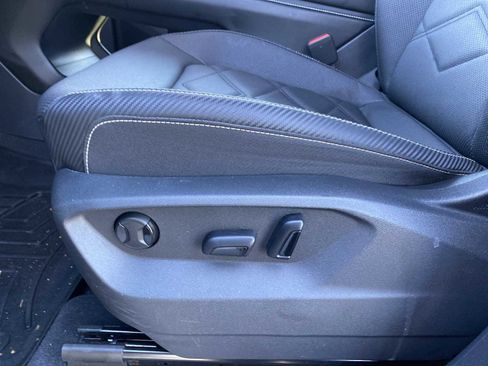 Used 2024 Volkswagen Atlas Cross Sport SE image 25