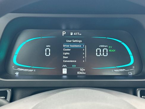 Used 2025 Hyundai Elantra Blue image 26