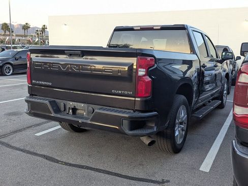 Used 2020 Chevrolet Silverado 1500 Custom w/ Infotainment Package RWD image 3
