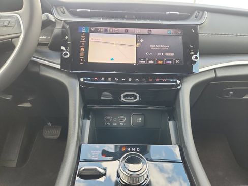 New 2026 Jeep Grand Cherokee L Limited w/ Limited Altitude Package AWD/4WD image 14