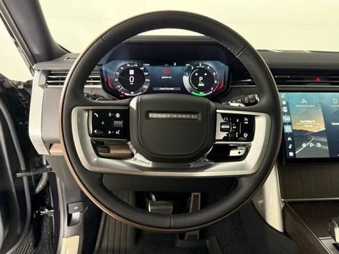 Used 2025 Land Rover Range Rover SE image 17