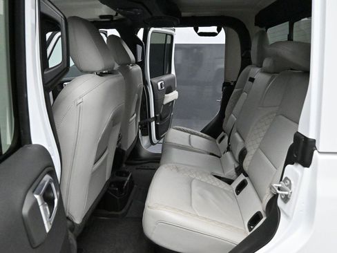 Used 2022 Jeep Gladiator Overland image 31