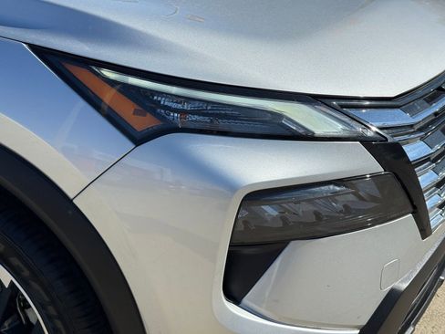 Certified 2025 Nissan Rogue SV image 35