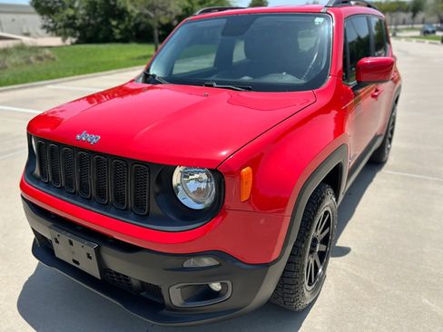 Used 2015 Jeep Renegade Latitude w/ Popular Equipment Group FWD image 2