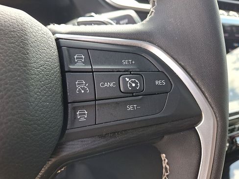 Used 2024 Jeep Grand Cherokee Altitude AWD/4WD image 24