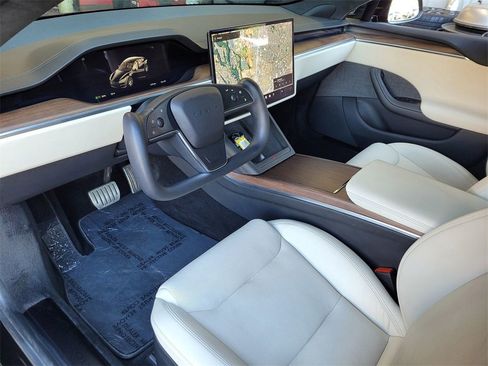 Used 2022 Tesla Model S image 9