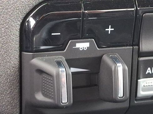 Used 2024 RAM 2500 Tradesman w/ Chrome Appearance Group image 25