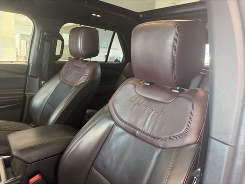 Used 2022 Ford Explorer Platinum w/ Technology Package AWD/4WD image 17