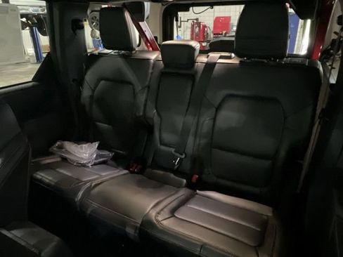 New 2025 Ford Bronco Badlands image 28