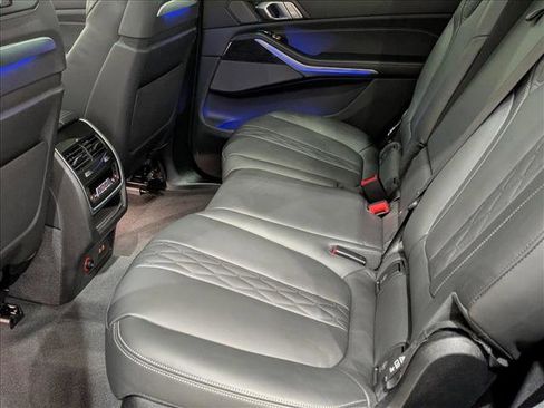 Used 2025 BMW X7 M60i image 21