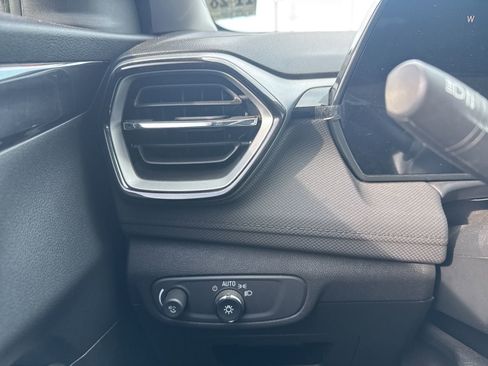 Used 2024 Chevrolet TrailBlazer LS image 21