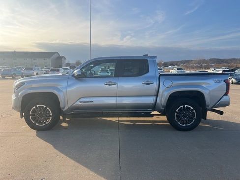 Used 2024 Toyota Tacoma TRD Sport image 9