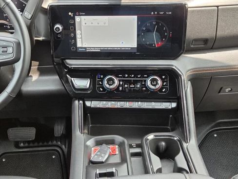 Used 2024 GMC Sierra 2500 AT4 w/ AT4 Preferred Package AWD/4WD image 14