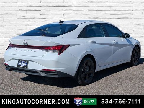 Used 2022 Hyundai Elantra SEL w/ Convenience Package image 5