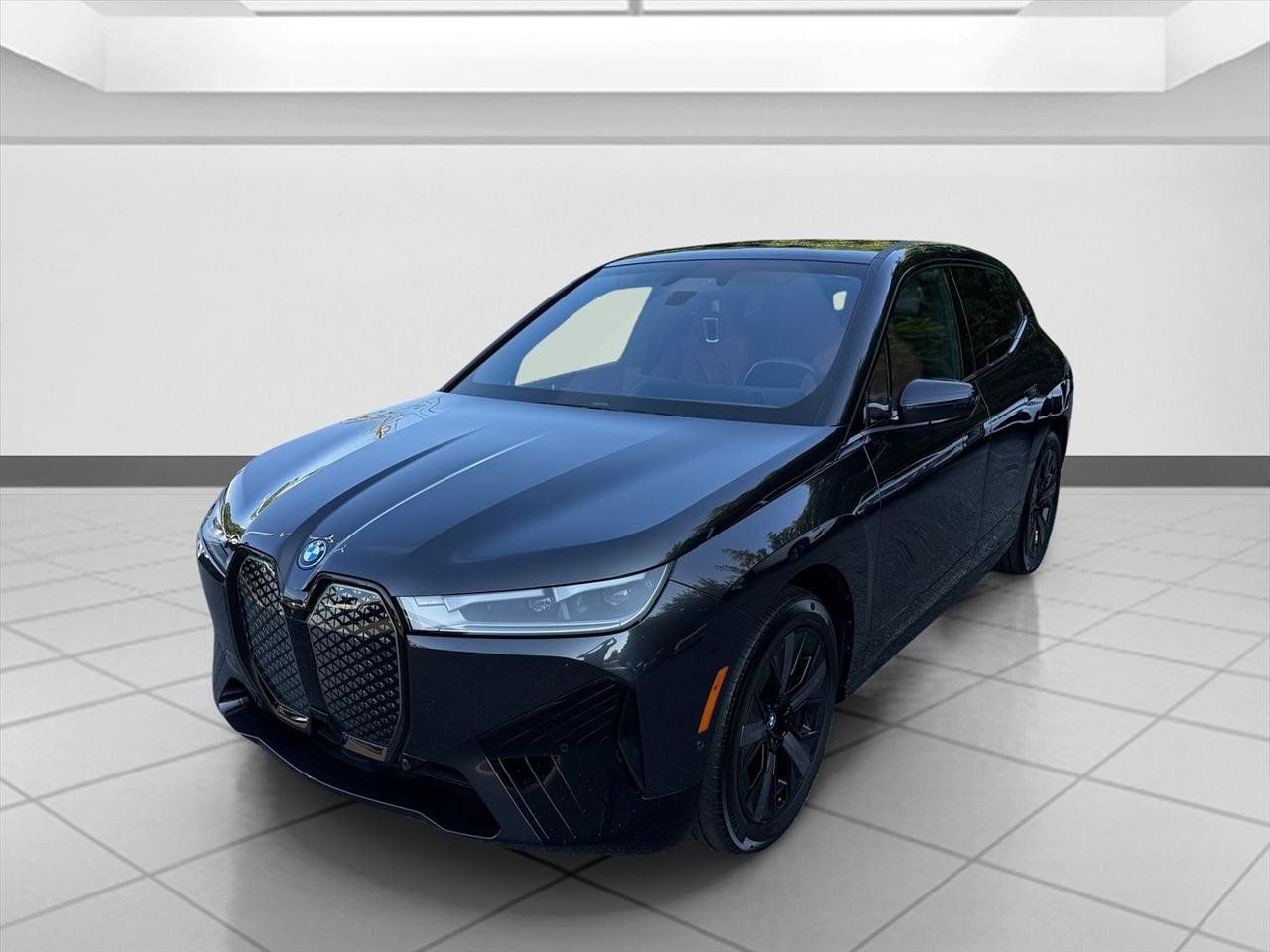 Used 2024 BMW iX xDrive50 w/ Premium Package AWD/4WD image 2