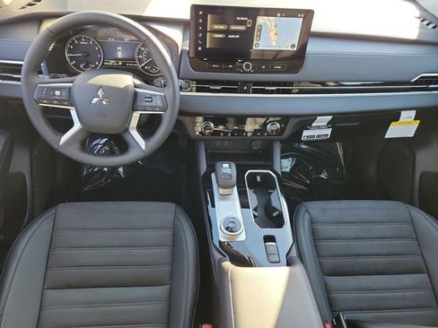 New 2026 Mitsubishi Outlander SE image 17