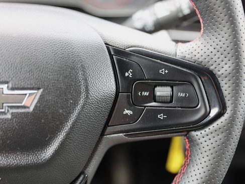 Used 2025 Chevrolet Trax RS FWD image 37