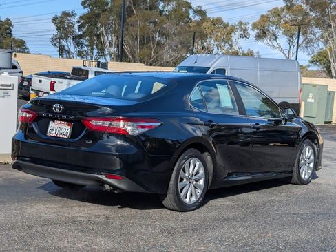 Used 2018 Toyota Camry LE image 13
