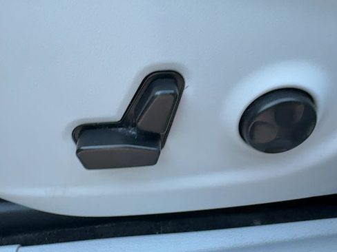 Used 2021 Jeep Cherokee Latitude Plus w/ Security Package image 19