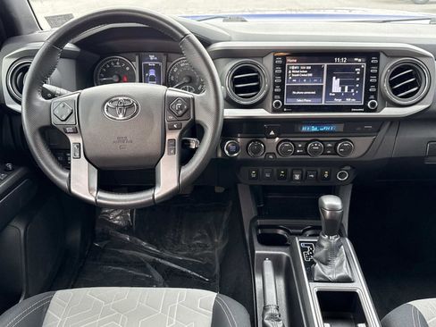 Used 2022 Toyota Tacoma TRD Off-Road image 2