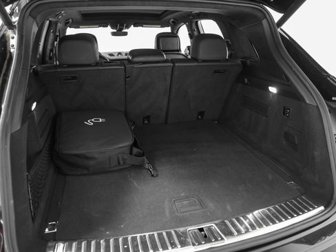 Certified 2023 Porsche Cayenne Turbo S AWD/4WD image 22