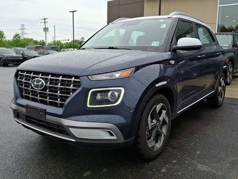 Used 2023 Hyundai Venue Limited w/ Cargo Package FWD image 3