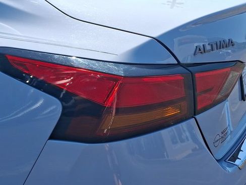 Used 2023 Nissan Altima 2.5 SR FWD image 10