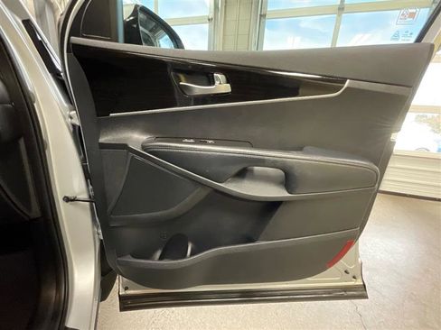 Used 2020 Kia Sorento LX image 26