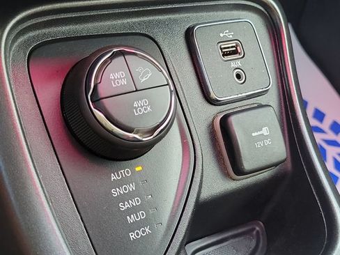 Used 2018 Jeep Compass Trailhawk w/ Leather Interior Group AWD/4WD image 19