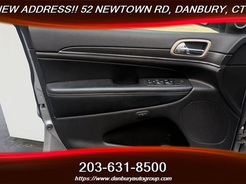 Used 2017 Jeep Grand Cherokee Limited AWD/4WD image 11