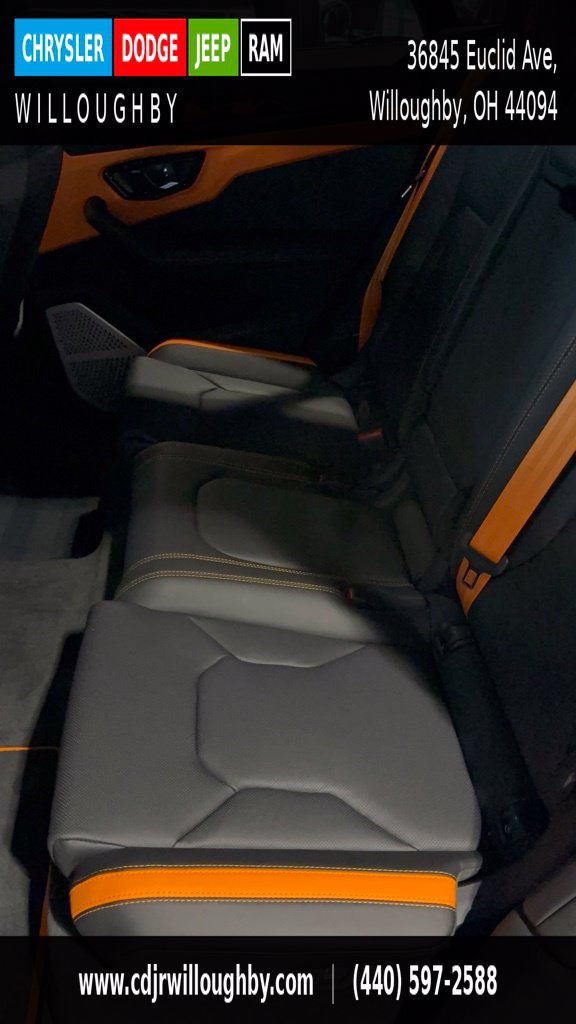 Used 2025 Lamborghini Urus SE AWD/4WD image 30