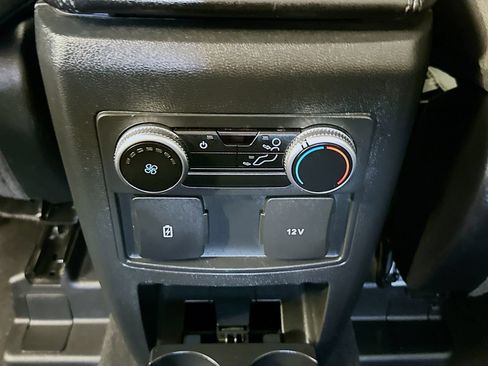 Used 2023 Ford Explorer XLT AWD/4WD image 24