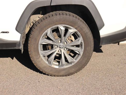 Used 2022 Toyota RAV4 XLE Premium AWD/4WD image 9