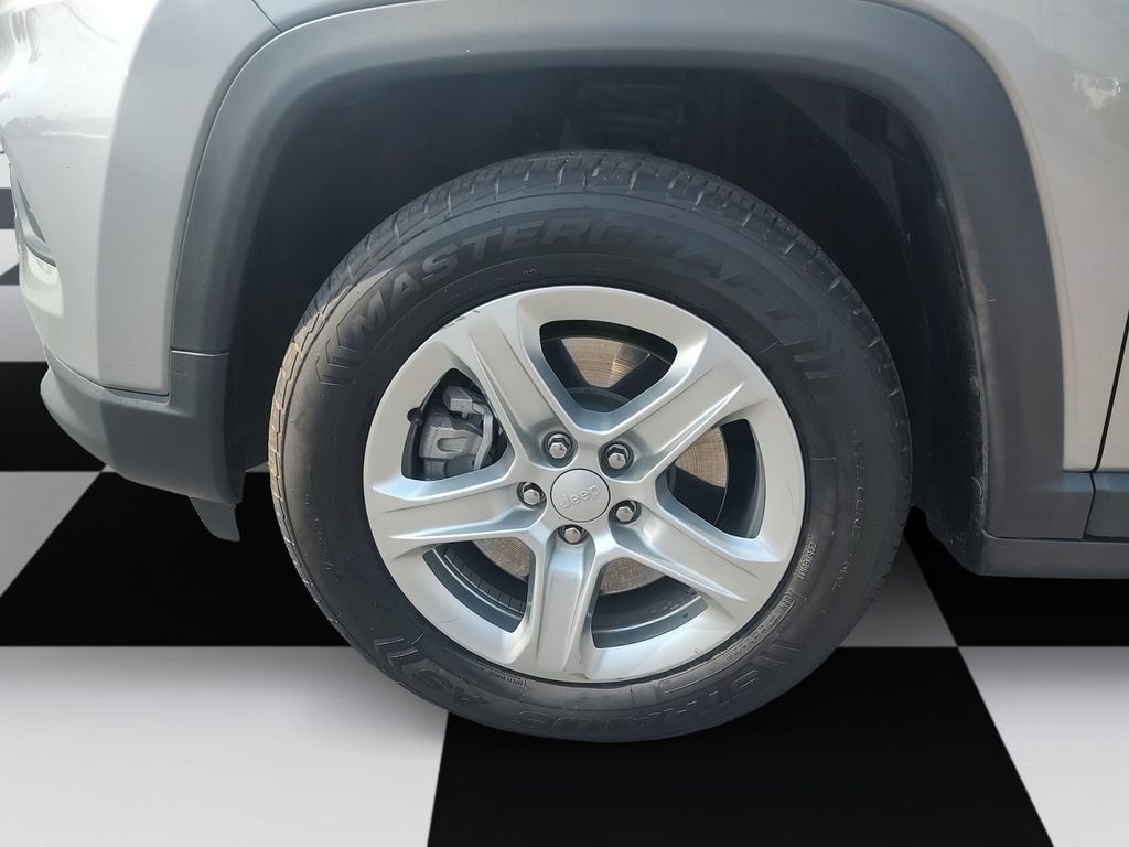 Used 2024 Jeep Compass Latitude AWD/4WD image 14