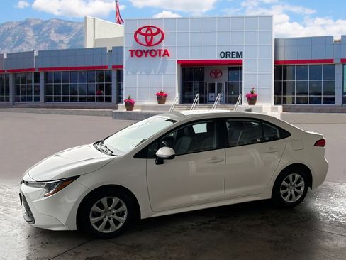 Used 2023 Toyota Corolla LE image 3