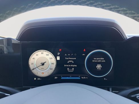 New 2025 Hyundai Elantra SEL image 24