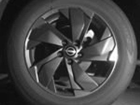 Used 2025 Nissan Rogue SV AWD/4WD image 15