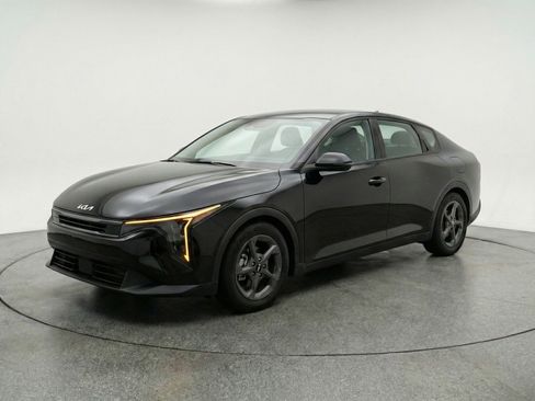 Used 2025 Kia K4 FWD image 3