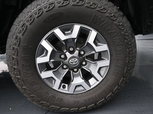 Used 2023 Toyota Tacoma TRD Off-Road AWD/4WD image 15